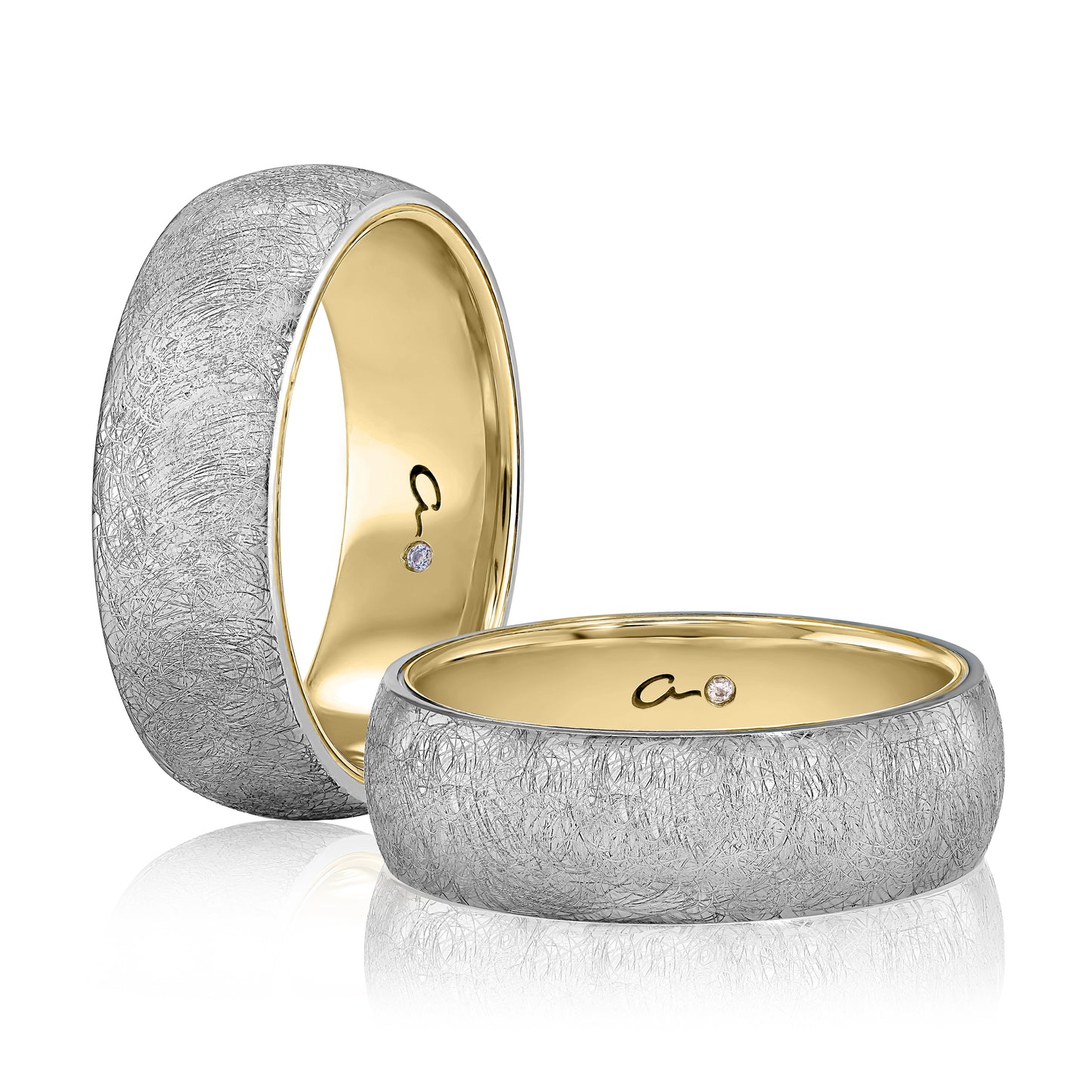 Scratch Finish Band with True Two Tone Interior Men's Band